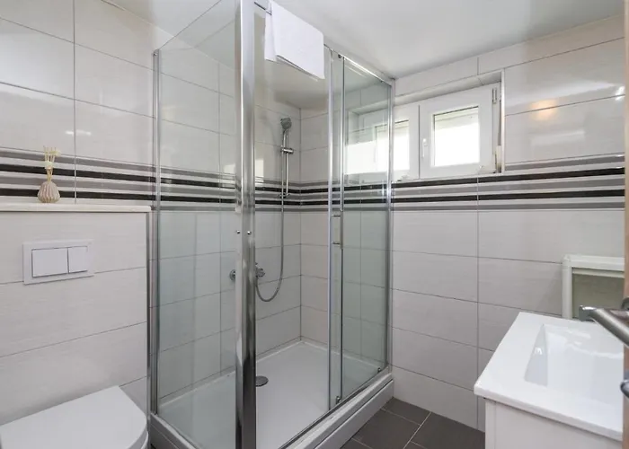 La Bodega * טרוגיר